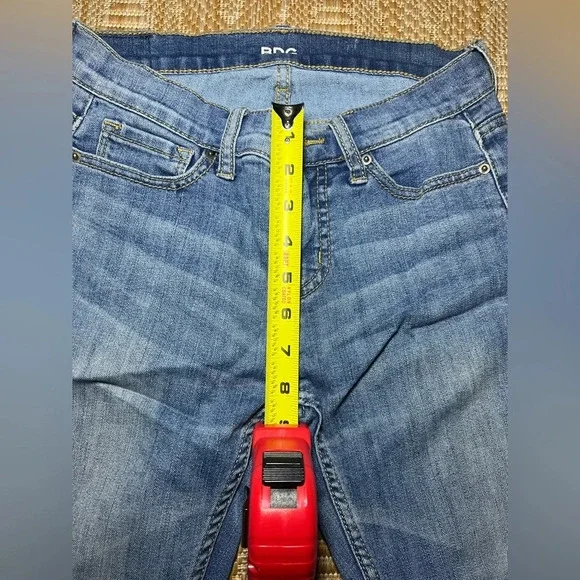 Urban Outfitters BDG Mid Rise Straight Denim Jeans,Medium Wash, Size 25W, 26L - Picture 8 of 9